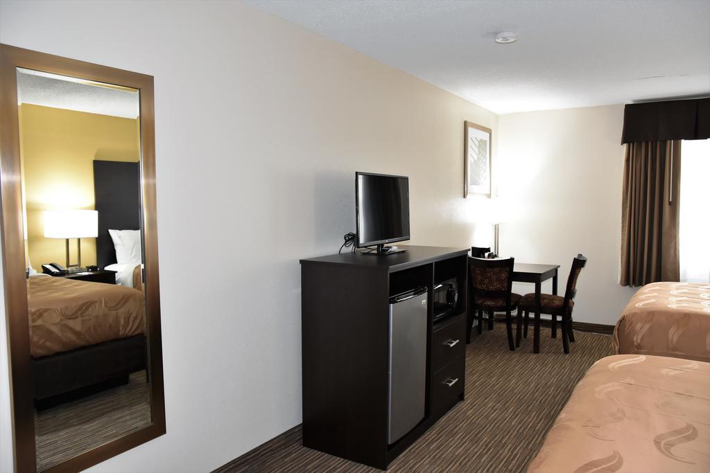 Motel 6-Metropolis, Il Экстерьер фото