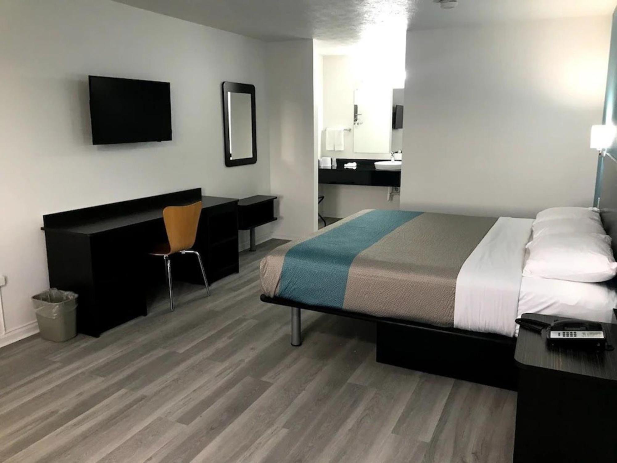 Motel 6-Metropolis, Il Экстерьер фото