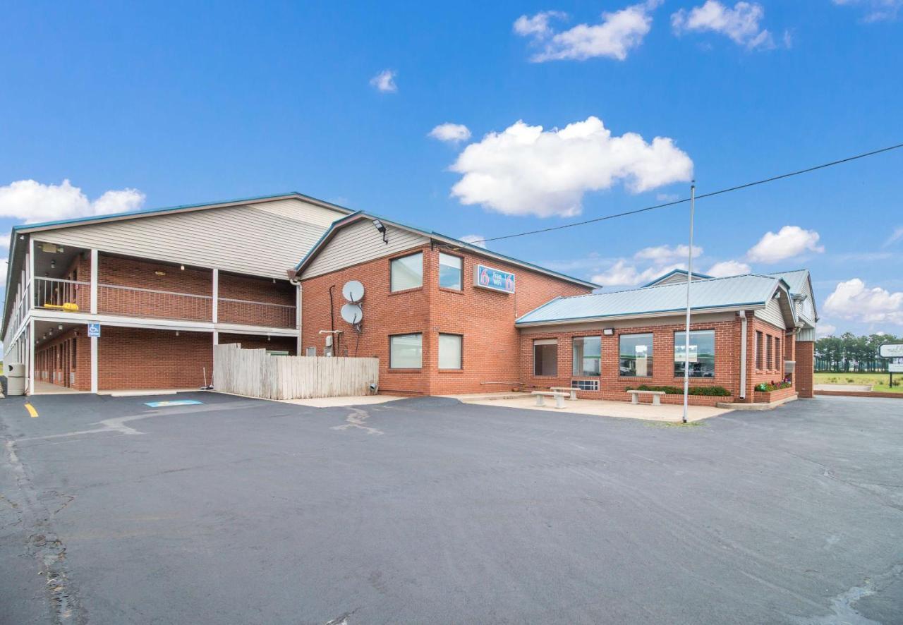 Motel 6-Metropolis, Il Экстерьер фото