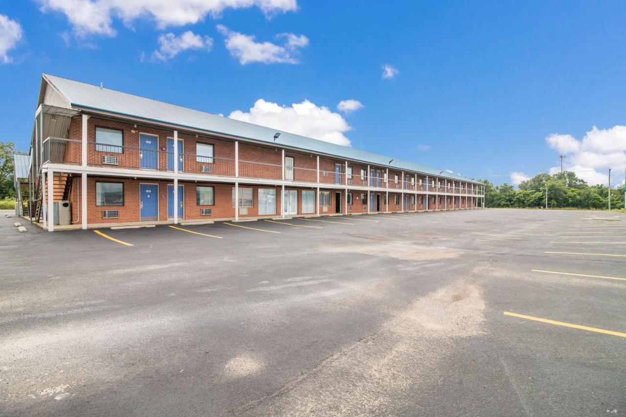 Motel 6-Metropolis, Il Экстерьер фото